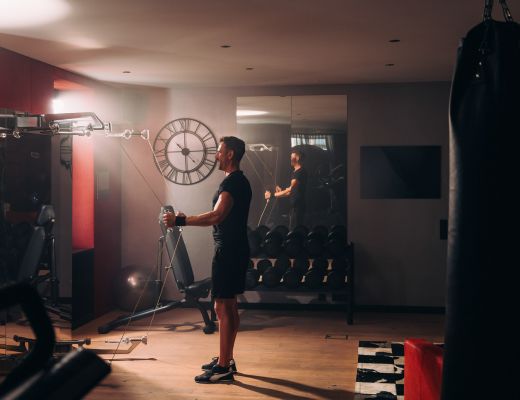 Fitnessstudio im Aktivhotel Cortisen am See Mann im Fitnessstudio im Aktivhotel Cortisen am See in Österreich