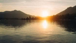 Sonnenuntergang beim 4-Sterne Hotel Cortisen Blick vom 4-Sterne Hotel Cortisen auf den Sonnenuntergang über dem Wolfgangsee